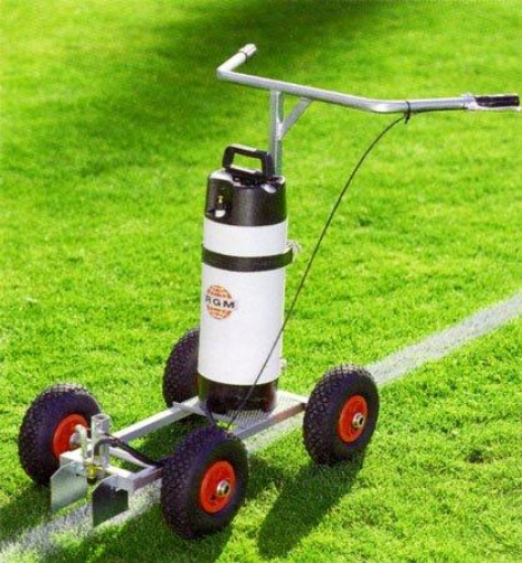 Poza cu Kentänrajausvaunu, jossa on pumppu