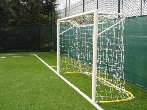 Poza cu Poarta futsal otel 3x2 m, montata in manșoane, cu suporturi sudate si lant pentru plasa